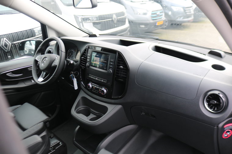 Vehicle Image 35