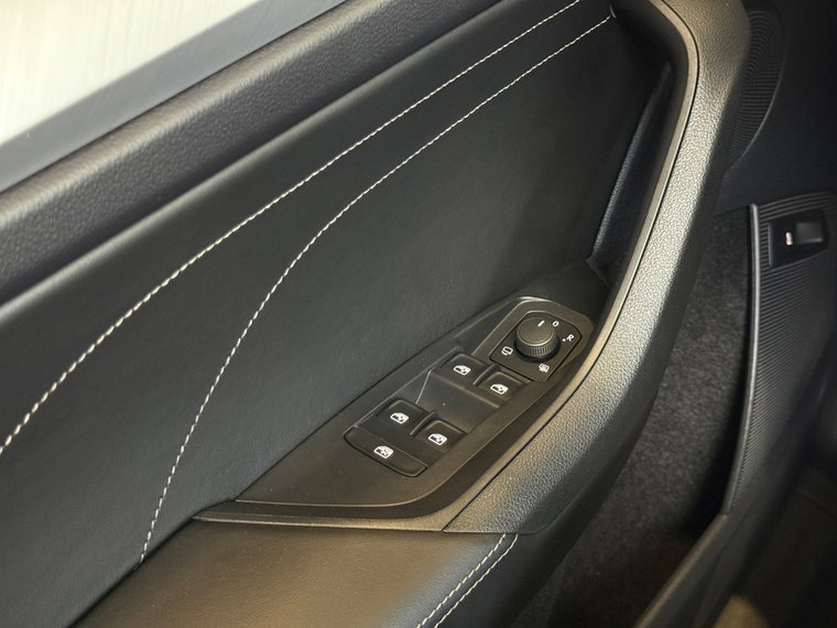 Vehicle Image 38