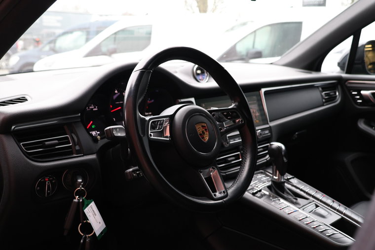 Vehicle Image 8