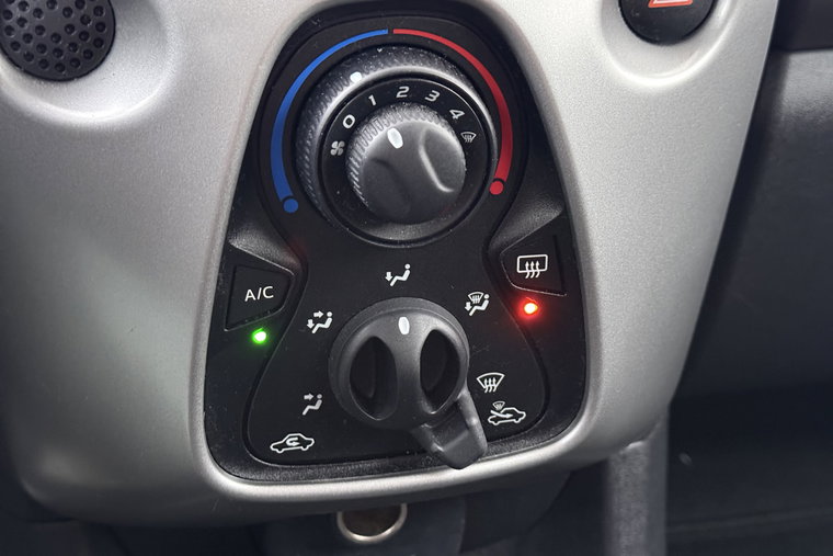 Vehicle Image 21