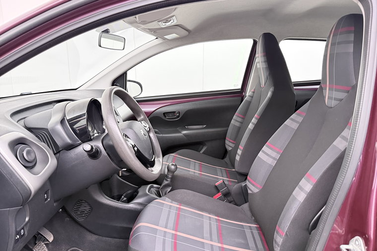 Vehicle Image 9