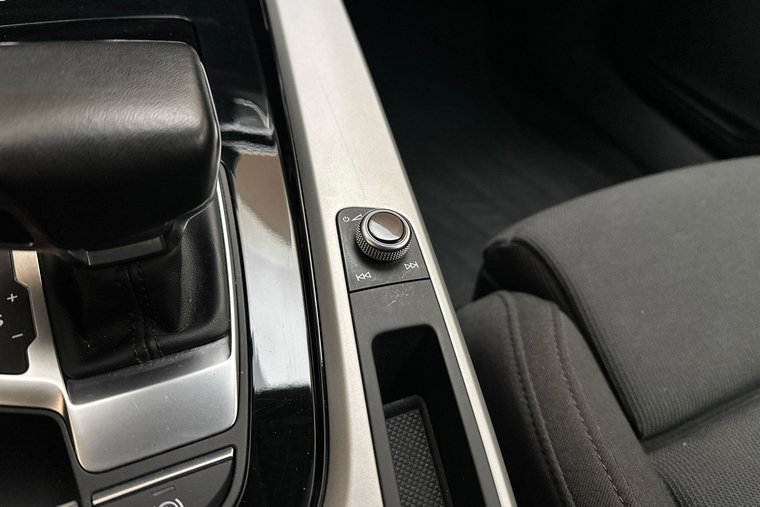 Vehicle Image 30