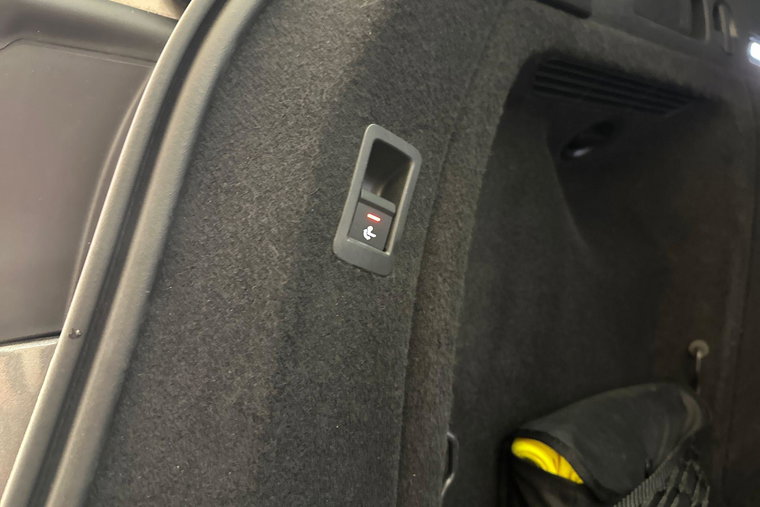 Vehicle Image 32
