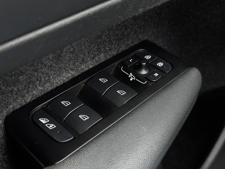 Vehicle Image 38