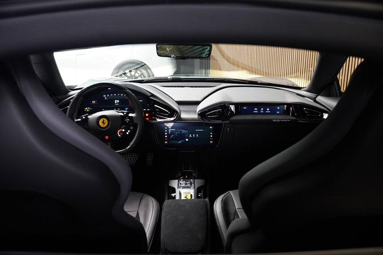 Vehicle Image 25