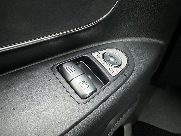 Vehicle Image 29