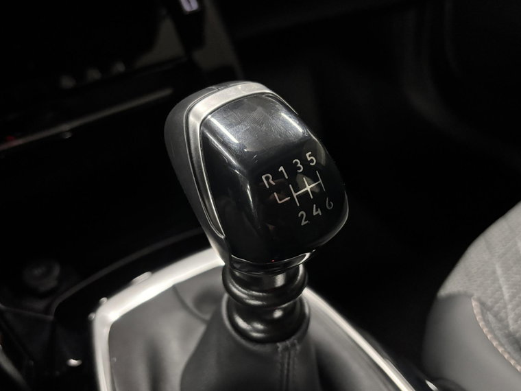 Vehicle Image 25