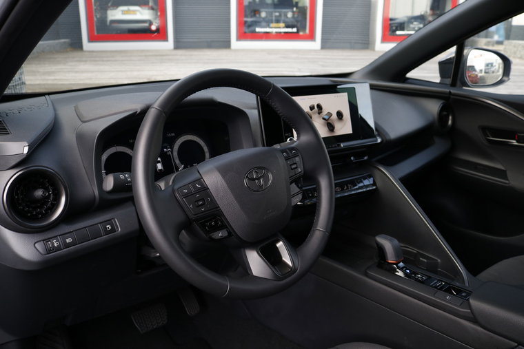Vehicle Image 12