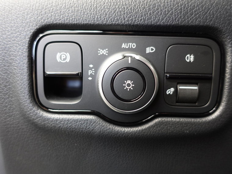 Vehicle Image 40