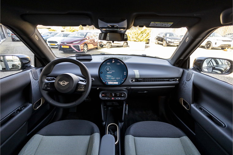Vehicle Image 18