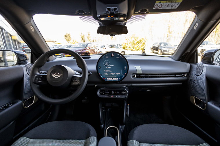 Vehicle Image 19