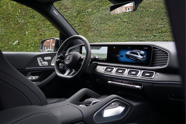 Vehicle Image 25