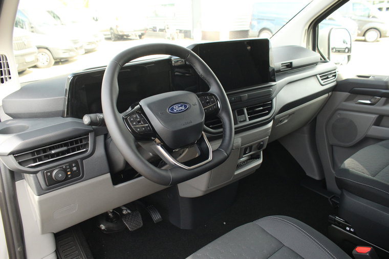 Vehicle Image 17
