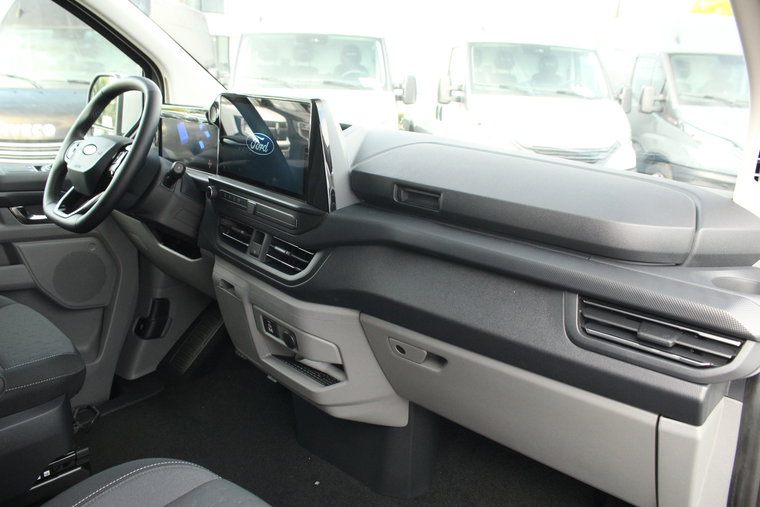 Vehicle Image 25