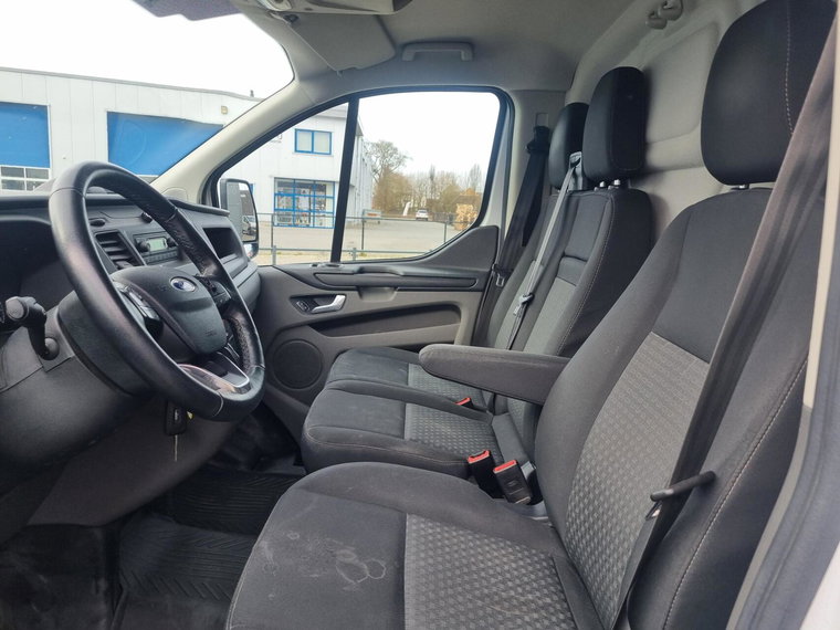 Vehicle Image 28
