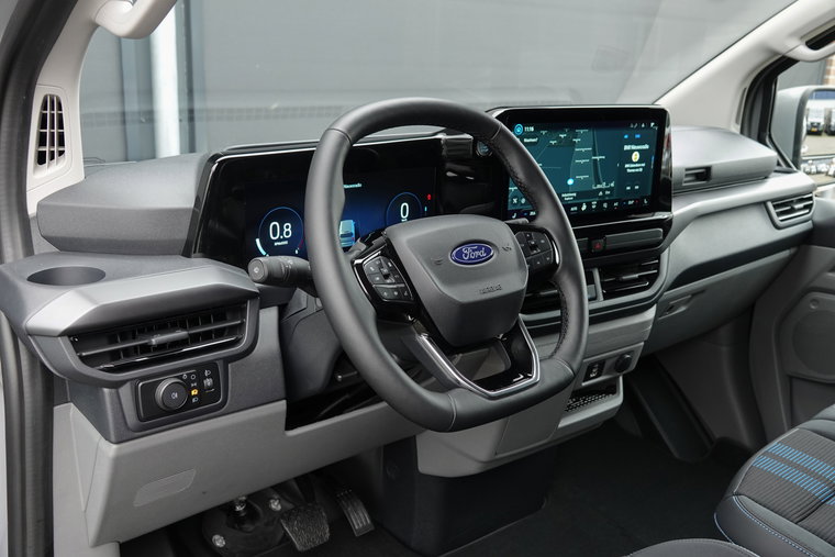 Vehicle Image 25