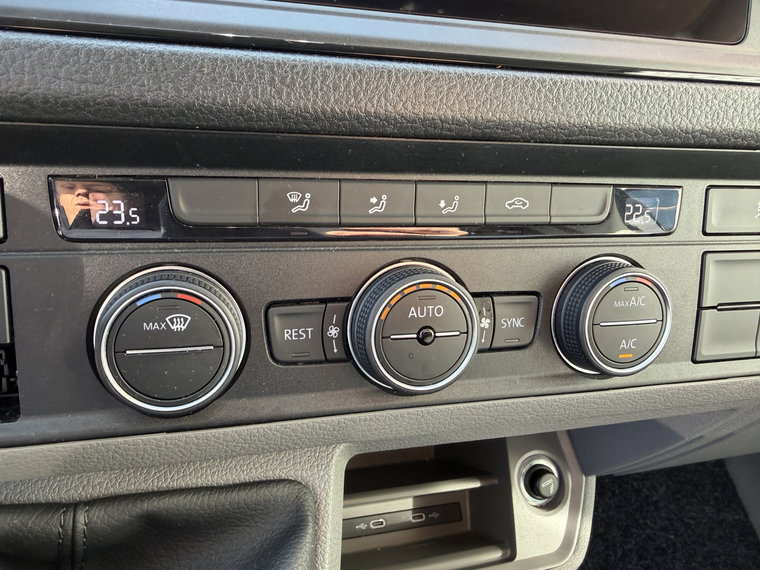 Vehicle Image 34