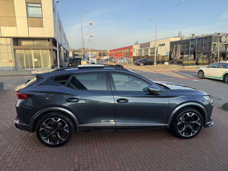 Vehicle Image 32