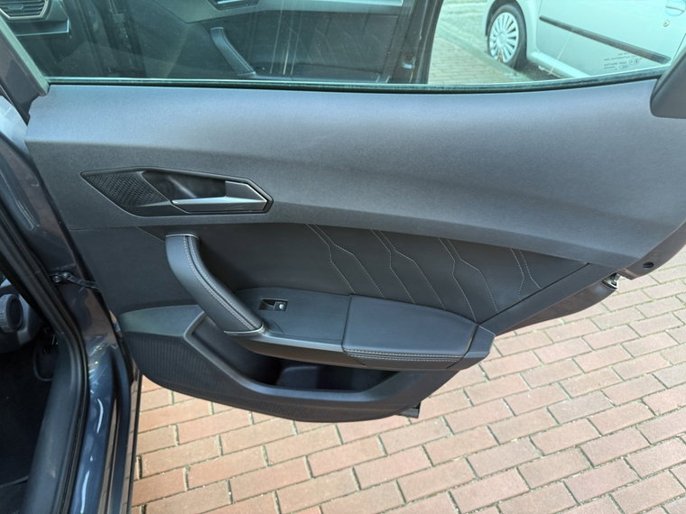 Vehicle Image 38