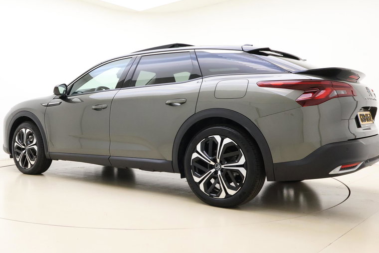 Vehicle Image 10