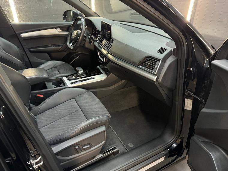 Vehicle Image 32