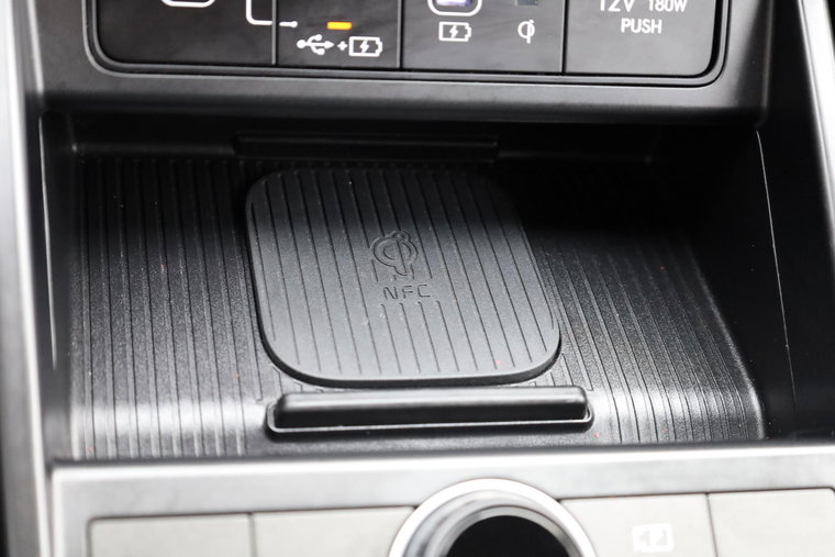 Vehicle Image 25