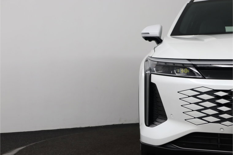 Vehicle Image 13
