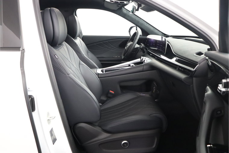 Vehicle Image 32