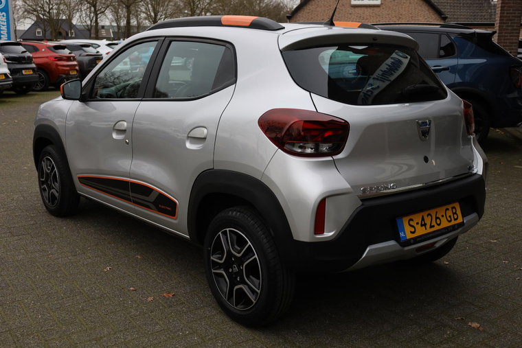 Vehicle Image 25