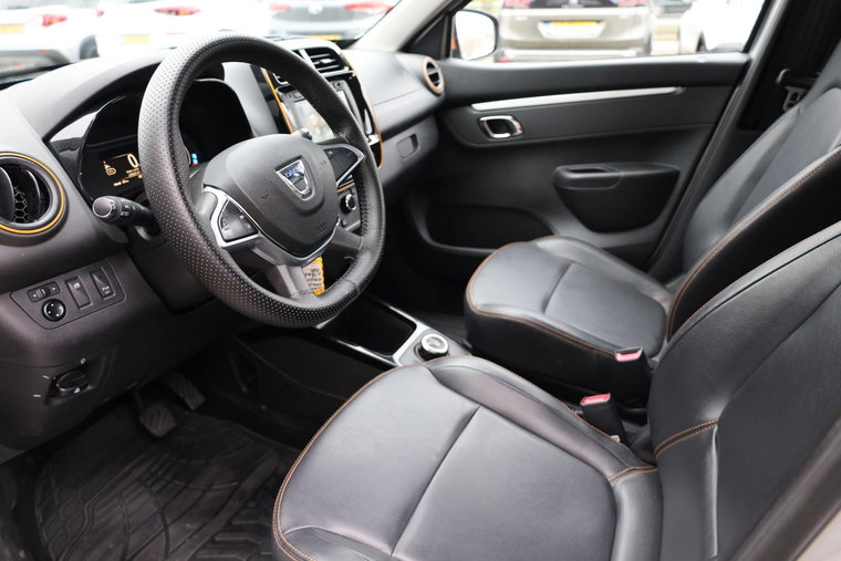Vehicle Image 7
