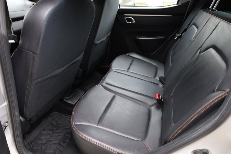 Vehicle Image 9