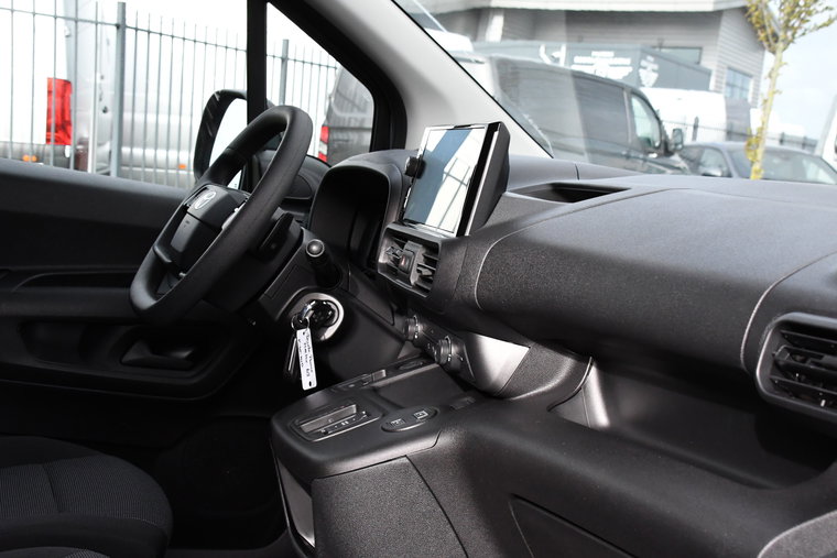 Vehicle Image 13