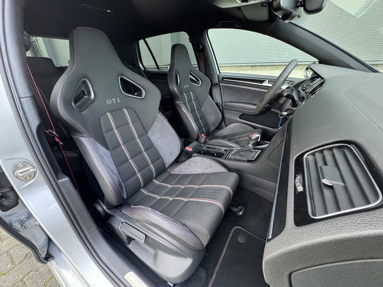 Vehicle Image 40