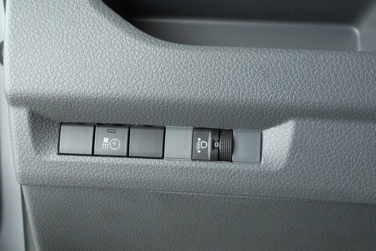 Vehicle Image 16