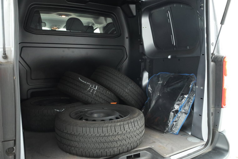 Vehicle Image 9