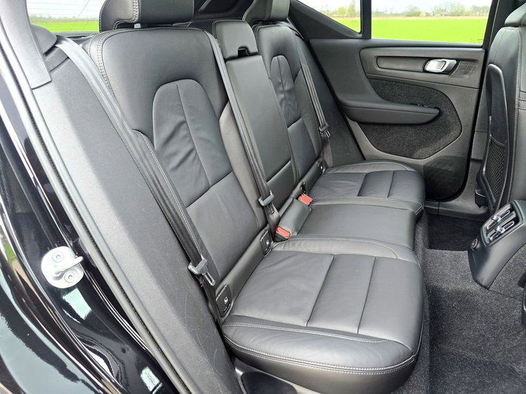 Vehicle Image 38