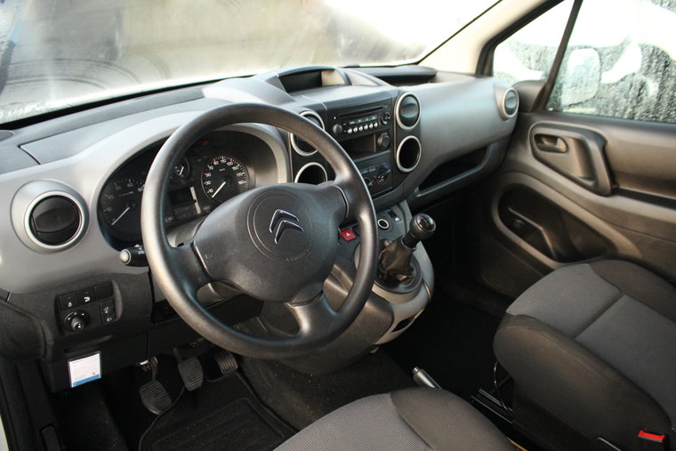 Vehicle Image 12
