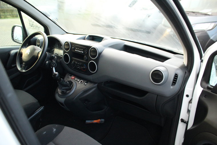 Vehicle Image 14