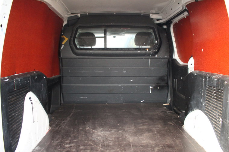 Vehicle Image 9