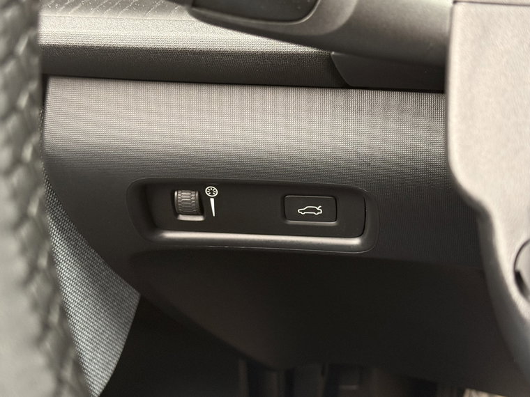 Vehicle Image 52