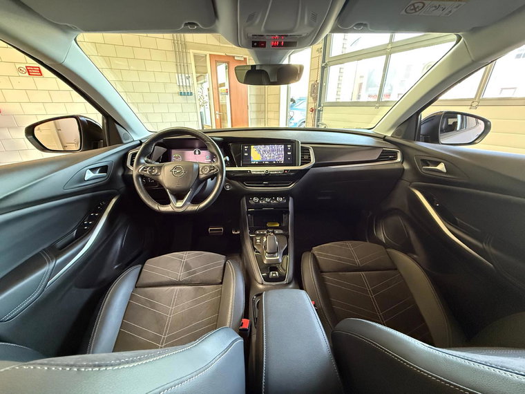 Vehicle Image 25
