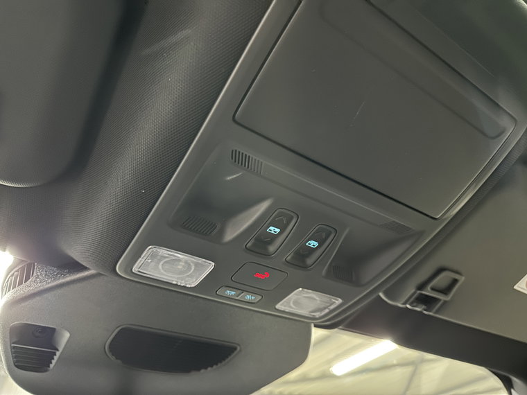 Vehicle Image 25