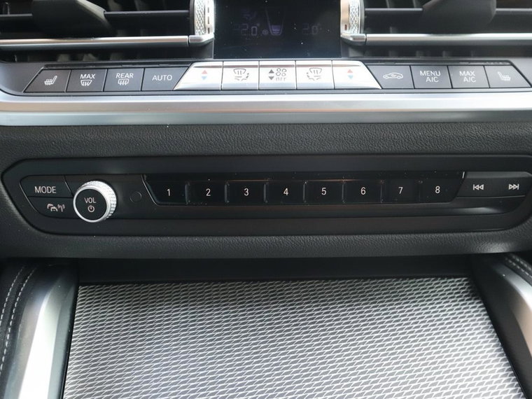 Vehicle Image 27