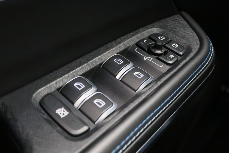 Vehicle Image 32