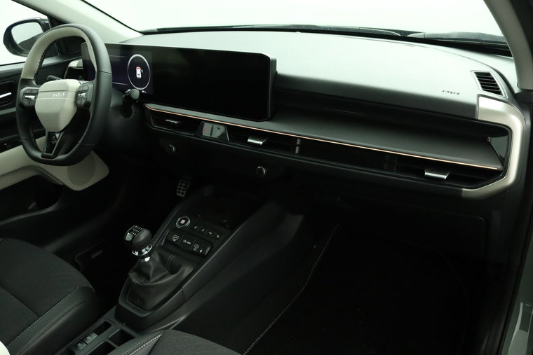Vehicle Image 32
