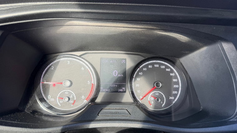 Vehicle Image 25