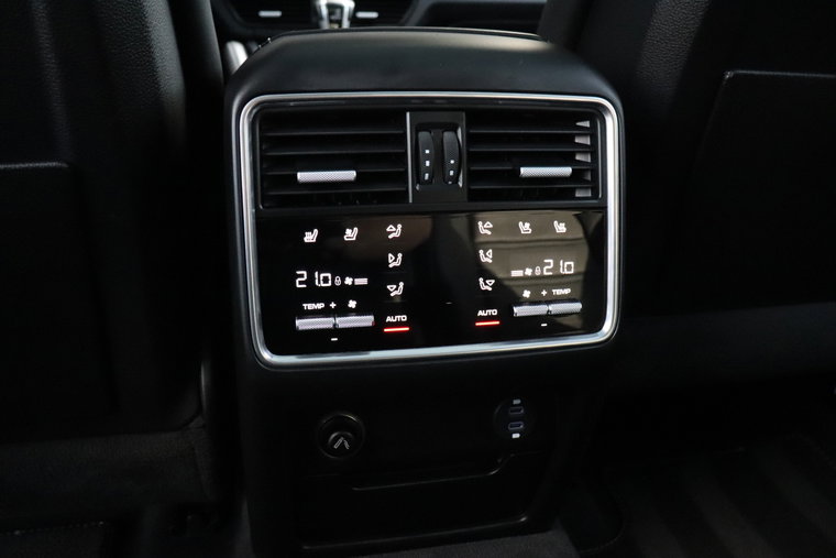 Vehicle Image 28