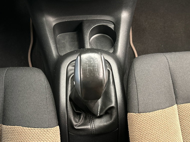 Vehicle Image 25