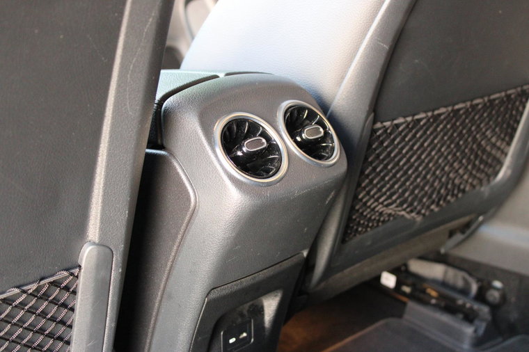 Vehicle Image 32