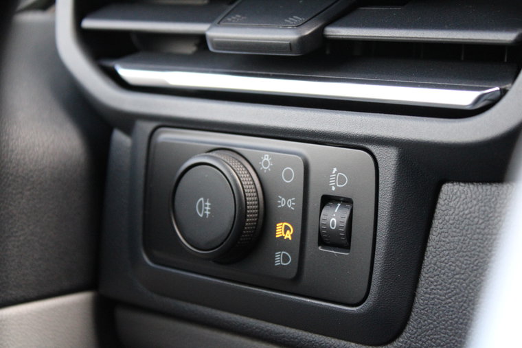 Vehicle Image 25